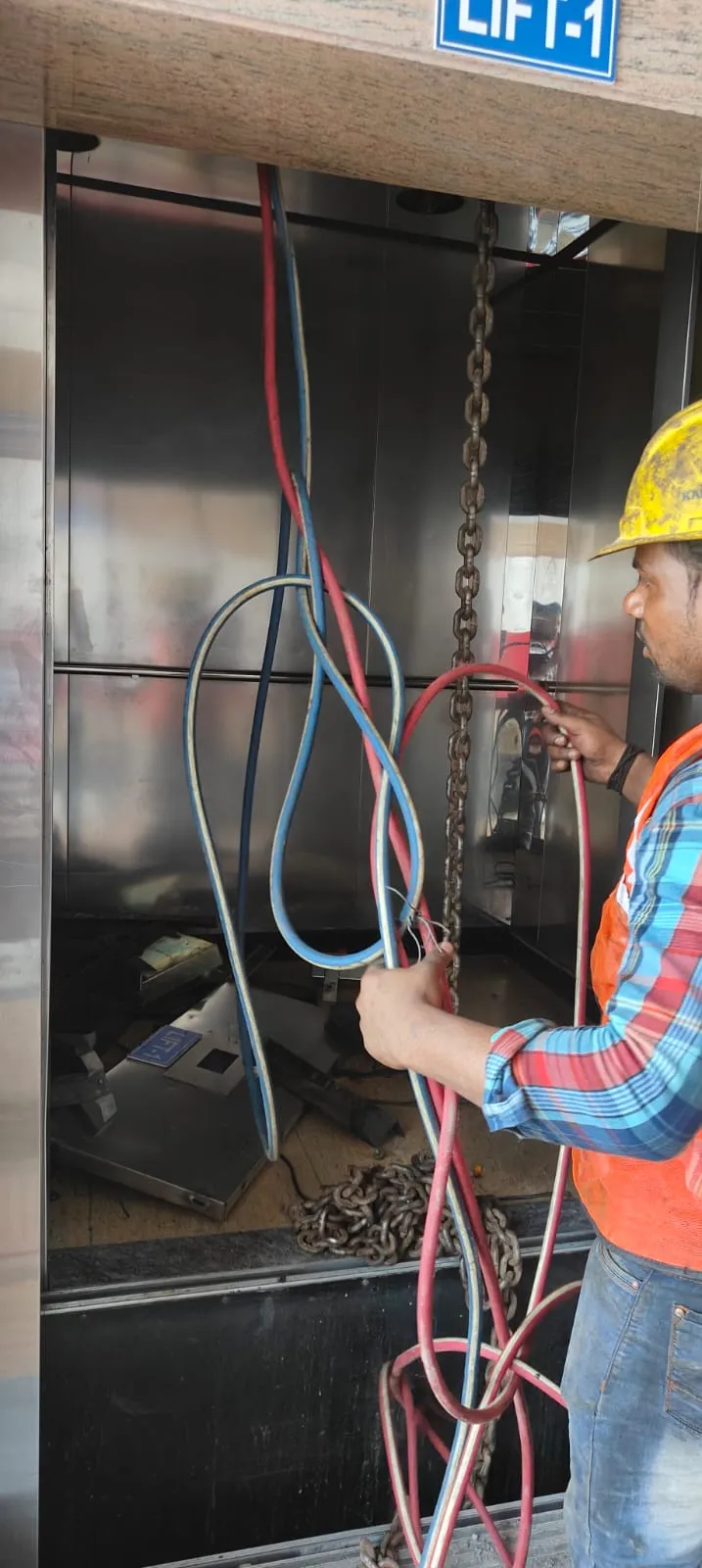 Full commercial floor clearing indicating corporate office dismantling Siruseri workflows.